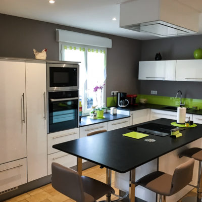 Cuisine sur mesure, blanc, vert et noir