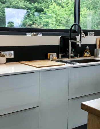 Cuisine sur mesure avec ilôt central en bois masif, cuisines Marrec