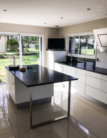 Cuisine avec e l'espacen sur mesure, cuisines Marrec à Pont Aven