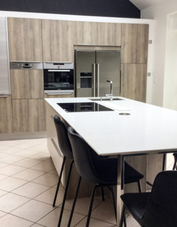 Du Quartz blanc dans la cuisine, sur mesure, cuiines Marrec à Pont Aven
