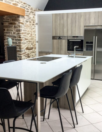 Du Quartz blanc dans la cuisine, sur mesure, cuiines Marrec à Pont Aven