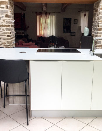Du Quartz blanc dans la cuisine, sur mesure, cuiines Marrec à Pont Aven