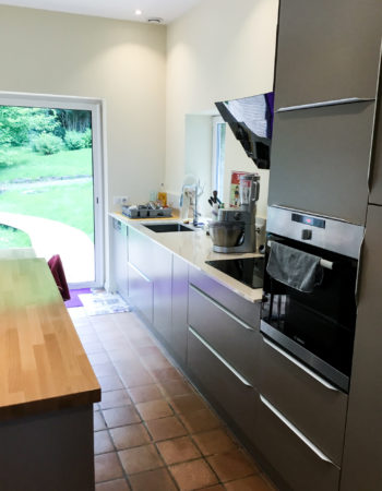 Verrière, cuisine ouverte sur la maison sur mesure, cuisines Marrec à Pont Aven