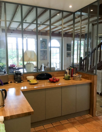Verrière, cuisine ouverte sur la maison sur mesure, cuisines Marrec à Pont Aven