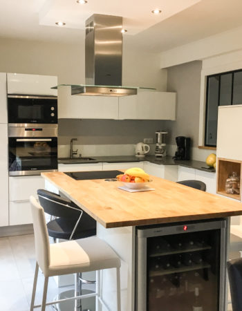 Cuisine avec verrière, ouverte sur le séjour