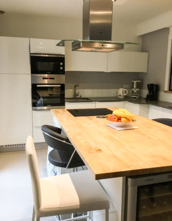 Cuisine avec verrière, ouverte sur le séjour