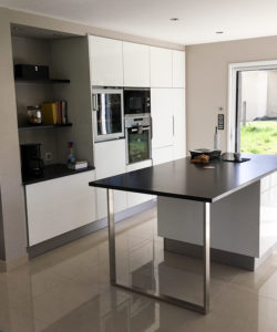 Cuisine avec e l'espacen sur mesure, cuisines Marrec à Pont Aven