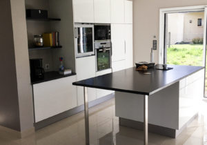 Cuisine avec e l'espacen sur mesure, cuisines Marrec à Pont Aven