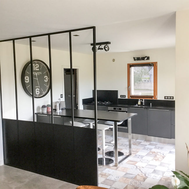 Du granit dans la cuisine, mobilier sur mesure, jeu de matières premières, cuisines Marrec, Pont Aven