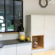 Cuisine avec verrière, ouverte sur le séjour