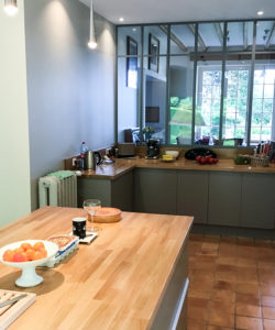 Verrière, cuisine ouverte sur la maison sur mesure, cuisines Marrec à Pont Aven