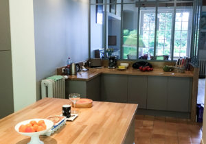 Verrière, cuisine ouverte sur la maison sur mesure, cuisines Marrec à Pont Aven